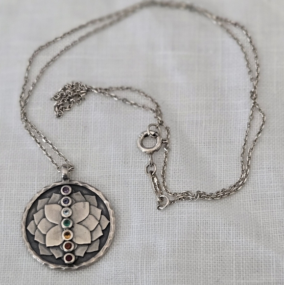 SATYA 925 Real Gems Chakra Pendant Necklace - Picture 11 of 11